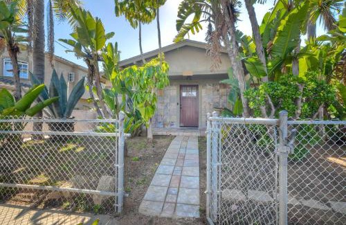 Townsite House | Vintage Beach Bungalow - For 6