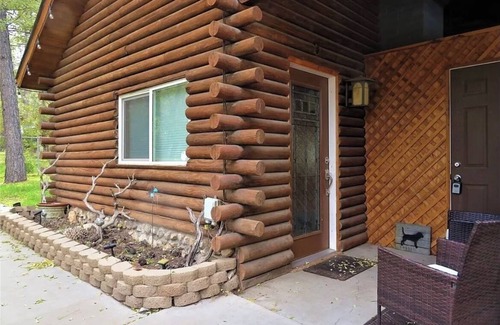 Mountain Center Cabin | Vintage Cabin with modern day amenities