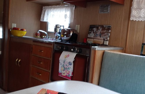 Big Lake House | Vintage Camper Trailer - lakeside site 1 hour from Minneapolis St. Paul Glamping