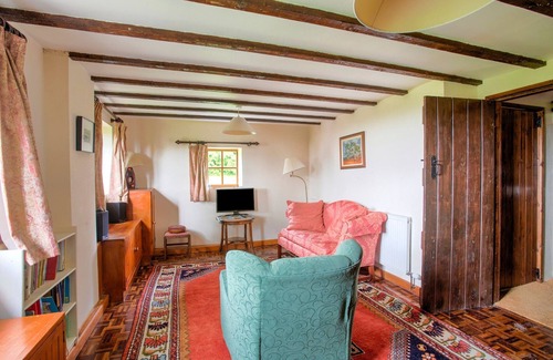 Llanfair Caereinion House | Vintage Holiday home in Welshpool with Garden