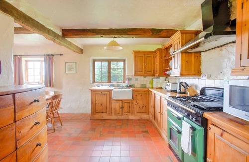 Llanfair Caereinion House | Vintage Holiday home in Welshpool with Garden
