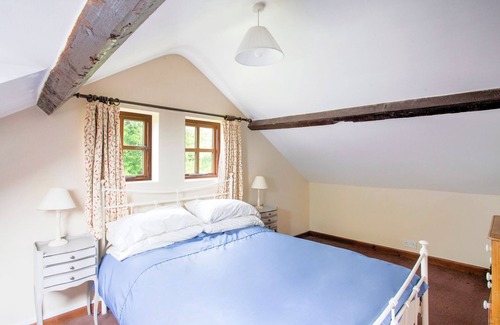 Llanfair Caereinion House | Vintage Holiday home in Welshpool with Garden