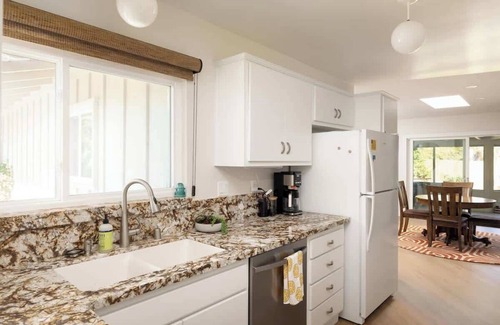 San Carlos House | Vintage Vibes|King Bed|Big Screen|Backyard & Bunks