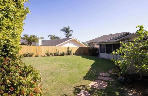 San Carlos House | Vintage Vibes|King Bed|Big Screen|Backyard & Bunks