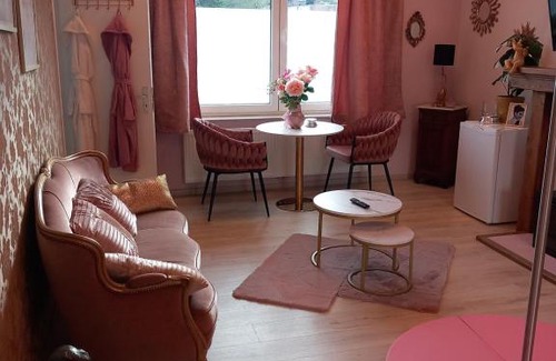 Trooz Bed & Breakfast | Vip room 209