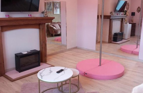 Trooz Bed & Breakfast | Vip room 209