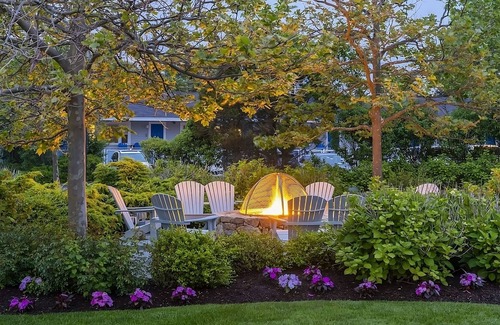 Silver Beach House | Visit Ashumet Holly Wildlife Sanctuary! 4 Spacious Units, Pets Allowed, Pool!