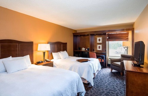 Danville Hotel | Visit Pool Stay Near Hess Rec Area With Pet Friendly Amenities Parking