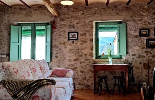 Mieras House | Vivalidays Casa Rural Anna Mieres Gerona