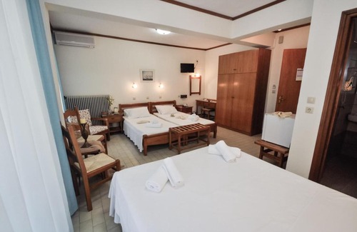 Ormos Prinou Hotel | Vlachogiannis Hotel - Quadruple Room 1