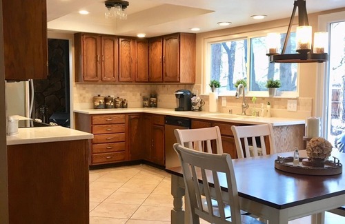 Shadow Mountain House | ❤️ Voted a VRBO Flagstaff favorite! Great mountain location w/spa, super clean.