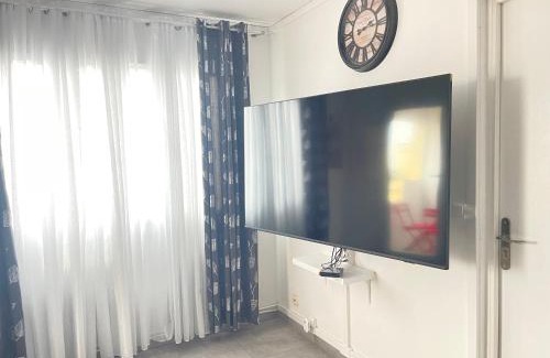 Saint-Priest Apartment | Votre cocon parfait à 9 min d'Eurexpo et 14 min groupama