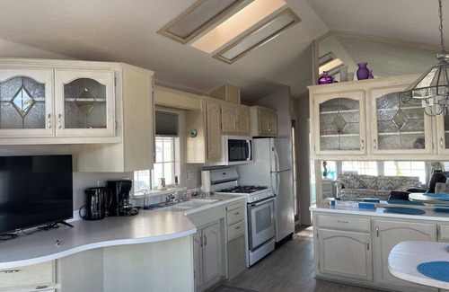 Tucson House | VOYAGER GUEST HOUSE in an Adult Community