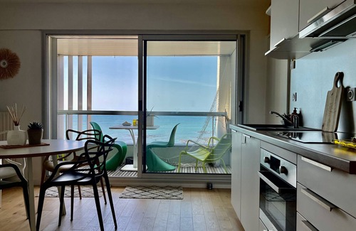 Les Sables d'Olonne Apartment | Vue imprenable sur l'océan & piscine naturelle