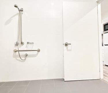 Woonona Apartment | VUE Studio - Luxury Beach - Accessible -Free Parking