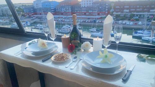 Courseulles-sur-Mer Apartment | Vue sur la marina-6 pers à Courseulles sur Mer