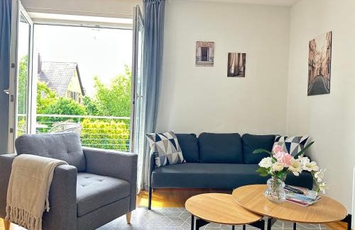 Boeblingen Apartment | W24 - 8 Einzelbetten - 6 Schlafzimmer - Wohnzimmer & große Terrasse - 2 Bäder - Wohnung auf 2 Ebenen - Nähe Messe Stuttgart & A81 - Ideal für Teams & Monteur