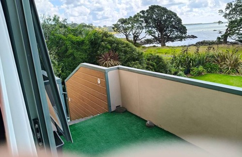 Waihau Bay Apartment | Waihau Bay Vista - G B's Barn