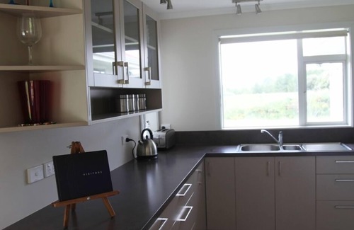 Waikawa House | Waikawa House, lovely modern home in quiet setting