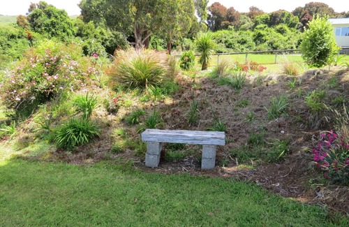 Waikawa House | Waikawa House, lovely modern home in quiet setting
