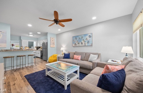 Cocoa Beach Cottage | Walk 2 Beach King Bed Pet Friendly Firepit