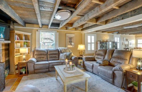 Falmouth House | Walk to Beach Historical Fredericksburg Home