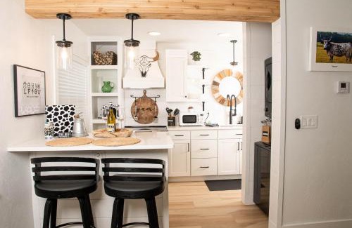 Fort Myers River District Apartment | Walk to Best Eats and Shops and Stay in Style