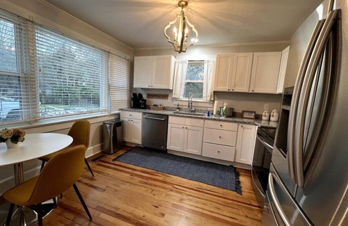 Kings Mountain House | Walk to dinner, shops & coffee! New Mid-Cent in KM