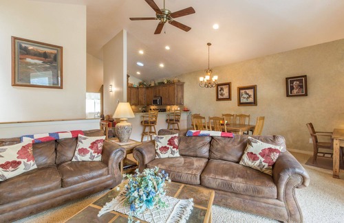 Ouray House | Walk to Downtown - Across from Ouray Hot Springs - Townhome with Balcony