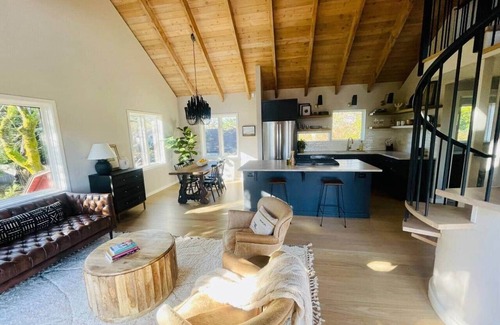 Sebastopol House | Walk to Downtown Sebastopol * Luxe Vacation Living