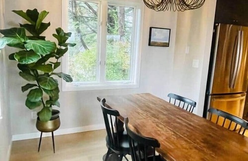 Sebastopol House | Walk to Downtown Sebastopol * Luxe Vacation Living