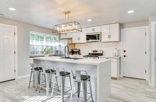 Milwaukie House | Walk to Dtwn Milwaukie: Family Gem w/Creek Access