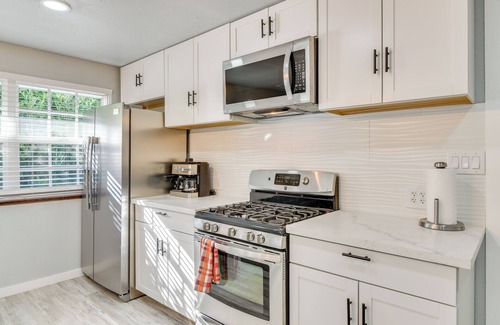 Milwaukie House | Walk to Dtwn Milwaukie: Family Gem w/Creek Access