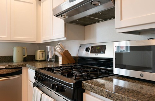 Green Lake House | Walk-to-everything 3BD & 3BA Townhome next to Lake and Lightrail