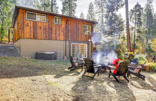 Twain Harte House | Walk to Golf, Lake Twain Harte Cabin with Fireplace