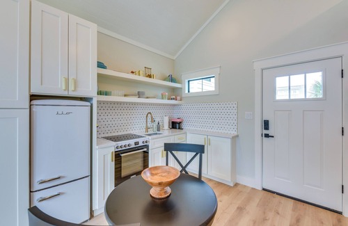 Laguna Beach Apartment | Walk to Laguna Beach: Modern Studio in PCB!