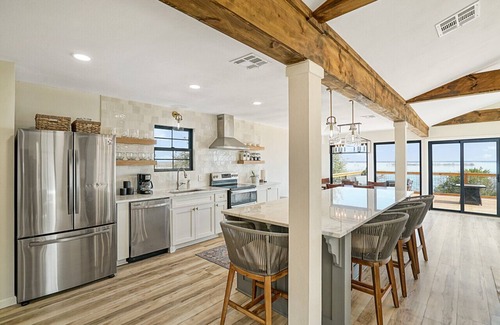 Lake Whitney House | Walk to Lake Whitney~Fire Pit~BBQ Grill~King Bed