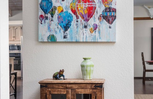 Temecula House | Walk to Leoness Cellars & Oak Mountain Winery! Heart of Wine Country!