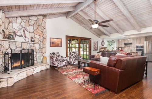 Temecula House | Walk to Leoness Cellars & Oak Mountain Winery! Heart of Wine Country!