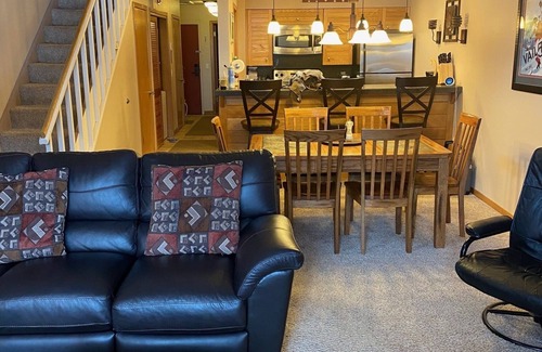 Mountain House Condo | Walk to Lifts, Mtn View, Indoor Hot Tub and Pool, Underground Parking!