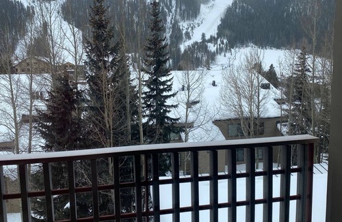 Mountain House Condo | Walk to Lifts, Mtn View, Indoor Hot Tub and Pool, Underground Parking!