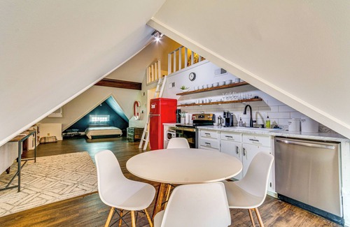 East of Broadway Apartment | Walk to Main St: Eclectic Gem in Little Rock