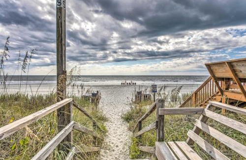 Surfside Beach Apartment | Walk to Ocean Surfside Beach Condo with Pool Access