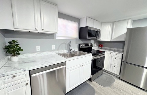 Jewell Heights - Hoffman Heights House | Walk to Starbucks, Anschutz, Dining; 5 King Bedrooms/5 Full Bathrooms