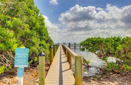 Whitney Beach Apartment | Walk to the Beach Longboat Key Resort Escape