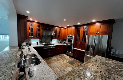 South Oceanside House | Walk to the Beach, Walk to Restaurants, Pubs and Music