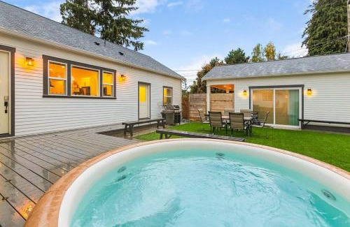 West End Apartment | Walk to the waterfront - Charmwood House in Tacoma