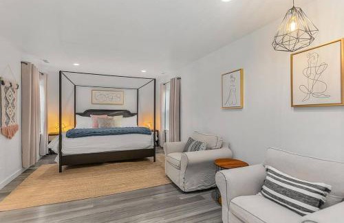 West End Apartment | Walk to the waterfront - Charmwood House in Tacoma