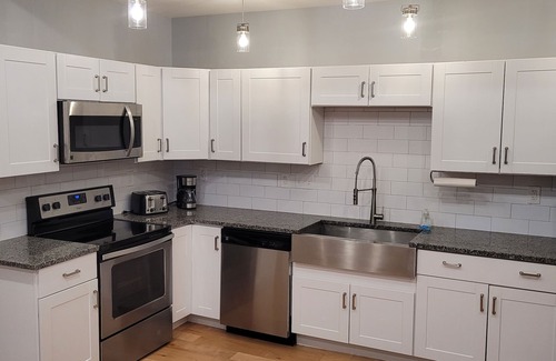 Avondale House | Walk to Zoo, UC, Short Vine entertainment, and hospitals. Close to everything