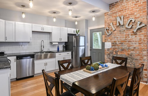 Avondale House | Walk to Zoo, UC, Short Vine entertainment, and hospitals. Close to everything